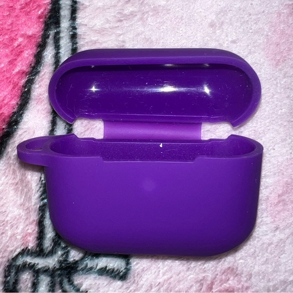 purple silicone airpods pro case - Picture 2 of 3